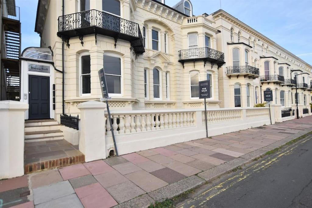 Vive Sea View Getaway Apartment Hastings Exterior photo